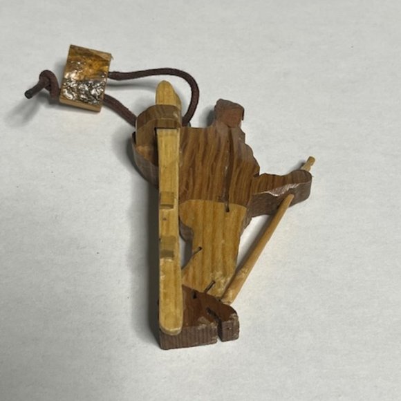 Vallnord, Andorra Rustic Wooden Skier Key Holder Backpack Accessory 3" - Picture 3 of 6